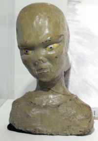 alien-bust